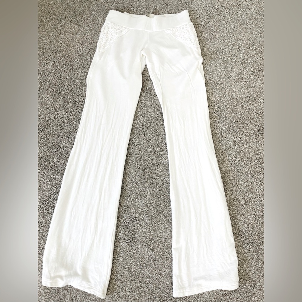 Beach Bunny Lounge Women Ivory Cream Lace Detail Scrunch Butt Yoga Pants size XS